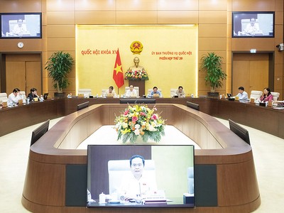 Ủy ban Thường vụ Quốc hội cho ý kiến hoàn thiện Dự thảo Luật Kl99ok phiên bản mới công (sửa đổi). Ảnh: Quốc hội