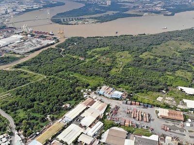 Dự án Khu công viên Mũi Đèn Đỏ nằm ở vị trí đắc địa nơi ngã ba sông Sài Gòn (TP.HCM), bị bỏ hoang nhiều năm.