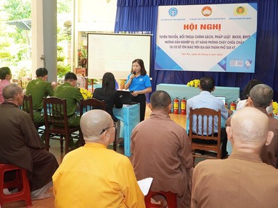 Tuyên truyền chính sách BHXH, BHYT tới người dân tại tỉnh Quảng Trị.