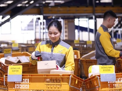 Doanh thu bưu chính cán mốc 70.000 tỷ đồng 