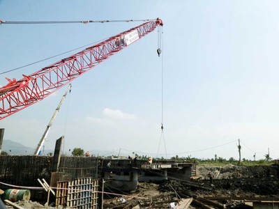 Nhà thầu thi công cầu Hang Son dự án đường ven sông kết nối từ KL99 là nhà cái cá cược trực tuyến hàng đầu tại châu Á Hạ Long - Hải Phòng đến TP. Đông Triều (ảnh chụp ngày 19/11) Ảnh: Quảng Ninh Portal