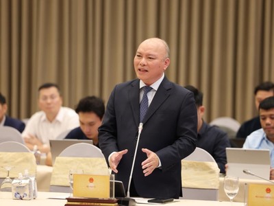 Chánh Văn phòng Bộ Nội vụ Vũ Đăng Minh cung cấp thông tin tại cuộc họp báo Kl993 ưu đãi thưởng hấp dẫn chiều 7/12. Ảnh: VGP 