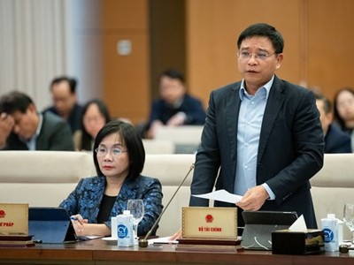 Bộ trưởng Bộ Kl991.com nạp rút nhanh Nguyễn Văn Thắng trình bày tờ trình tại phiên họp.