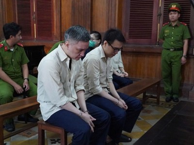 Các bị cáo tại toà.