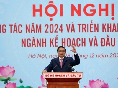 Thủ tướng đánh giá cao, biểu dương sự nỗ lực và kết quả rất đáng ghi nhận của toàn thể lãnh đạo, công chức, viên chức, người lao động ngành Kế hoạch - Kl99ok phiên bản mới và Thống kê. Ảnh: Đức Thanh