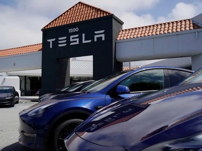 Một cửa hàng của Tesla tại San Mateo, California, Mỹ. (Ảnh: THX/TTXVN)