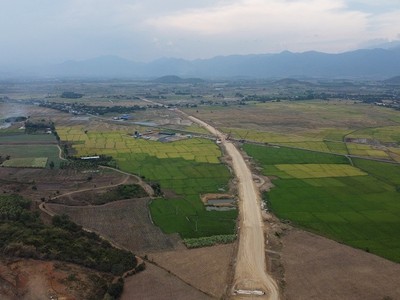 Khánh Hòa đang gặp một số khó khăn khi tách dự án bồi thường, hỗ trợ, tái định cư, giải phóng mặt bằng ra khỏi dự án Kl99ok phiên bản mới vì hiện tại chưa có quy định cụ thể về nội dung hồ sơ Báo cáo nghiên cứu khả thi Dự án Bồi thường, giải phóng mặt bằng. 
