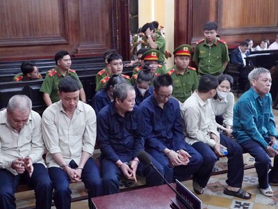 Các bị cáo tại toà.