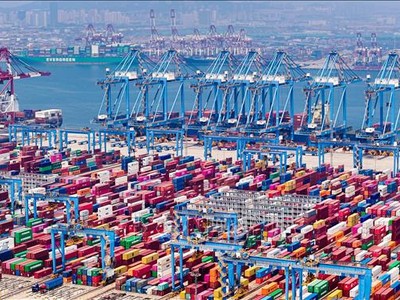 Quang cảnh cảng hàng hóa ở Thanh Đảo, tỉnh Sơn Đông, Trung Quốc ngày 3/7/2024. (Ảnh: THX/TTXVN)