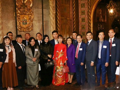 Đoàn công tác tại dinh thự Mar-a-Lago