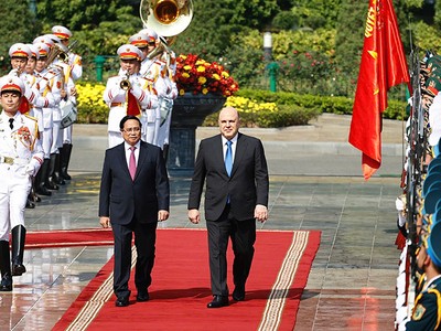 Thủ tướng Phạm Minh Chính đón, hội đàm với Thủ tướng Nga Mikhail Mishustin 