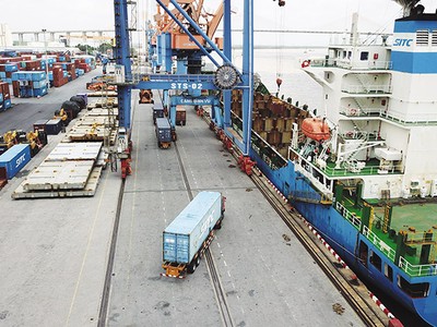 Logistics là một trong 8 ngành được ưu tiên chuyển đổi số đầu tiên. Ảnh: Đức Thanh 