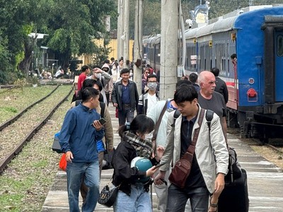 Bình Định đón vị khách trên chuyến tàu hỏa đầu tiên đến Ga Quy Nhơn 