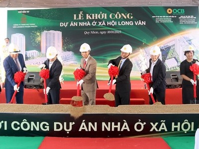 Các đại biểu thực hiện nghi thức khởi công Dự án Nhà ở Trang Chủ KL99Com Số 1 Link Đăng Ký KL999 Long Vân. Ảnh: Kim Loan. 