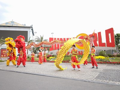 Tấp nập khách tới các điểm du lịch Quảng Ninh dịp đầu xuân