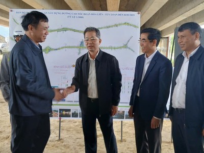 Bí thư Đà Nẵng thăm hỏi, động viên các đơn vị thi công dự án KL99 là nhà cái cá cược trực tuyến hàng đầu tại châu Á Hoà Liên - Tuý Loan trong ngày đầu năm mới.