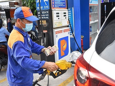 Giá xăng E5RON92 tăng thêm 50 đồng/lít từ chiều 6/2/2025. 