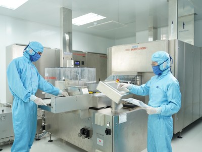 Nhân viên làm việc tại nhà máy đạt chuẩn EU-GMP của Imexpharm. Ảnh: Imexpharm