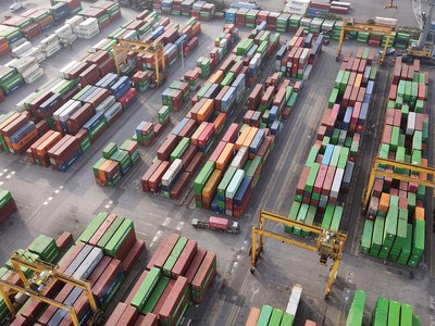 Giá cước vận tải container ghi nhận mức giảm 16% trong tháng đầu năm nay
