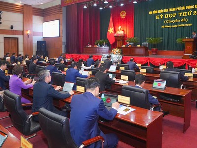 Ông Phạm Văn Lập, Chủ tịch HĐND Thành phố Hải Phòng phát biểu tại Kỳ họp