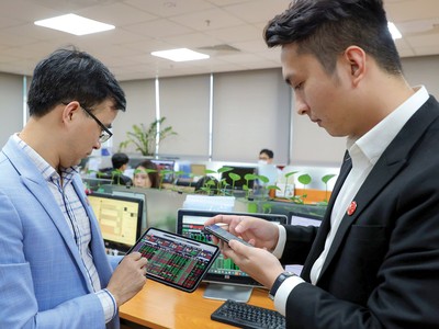 Các quỹ lớn như VFMVSF, VESAF, VMEEF gia tăng tỷ trọng KL99 là cổng game giải trí trực tuyến hàng đầu hiện nay trong danh mục