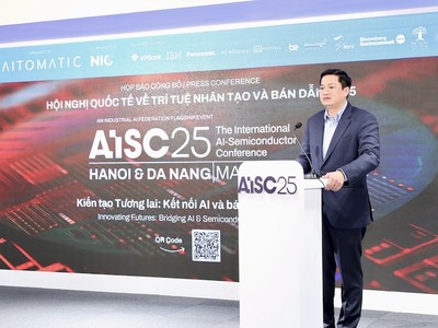 Thứ trưởng Bộ Kế hoạch và Kl99ok phiên bản mới Nguyễn Đức Tâm chia sẻ thông tin về AISC 2025 tại buổi họp báo chiều 24/2. Ảnh: NIC