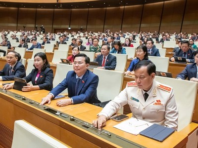Nghị quyết điều chỉnh mục tiêu tăng trưởng được Quốc hội thông qua tại Kỳ họp bất thường lần thứ 9.