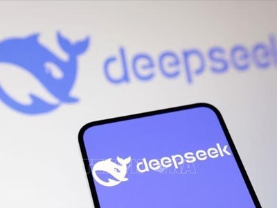 Biểu tượng mô hình trí tuệ nhân tạo DeepSeek. Ảnh: REUTERS/TTXVN
