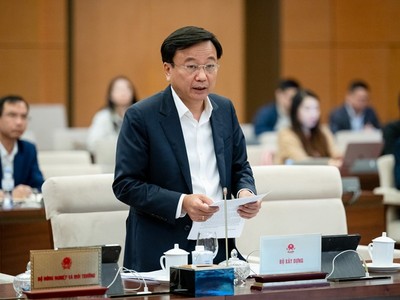 Thứ trưởng Kl99 nổ hũ Nguyễn Danh Huy trình bày tờ trình. 