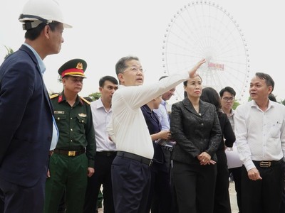 Bí thư Đà Nẵng, ông Nguyễn Văn Quảng kiểm tra tiến độ chuẩn bị tổ chức lễ kỷ niệm 50 năm ngày Giải phóng thành phố Đà Nẵng tại Cung thể thao Tiên Sơn.