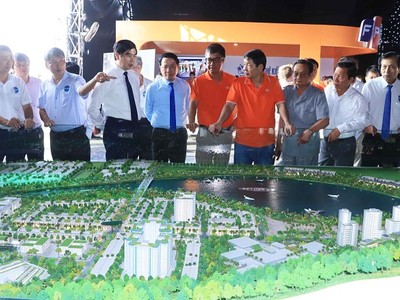 Mô hình Dự án Trung tâm trí tuệ nhân tạo - Đô thị phụ trợ tại TP. Quy Nhơn (quy mô hơn 93,2 ha, tổng vốn Kl99ok phiên bản mới 4.362 tỷ đồng) do Liên danh FPT Quy Nhơn làm chủ Kl99ok phiên bản mới. Ảnh: Trang Lê. 