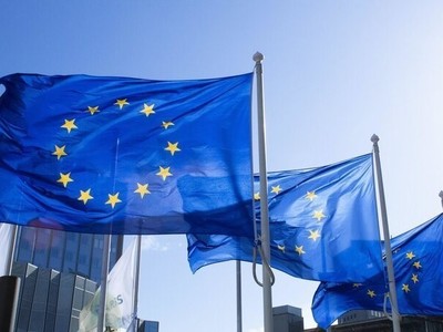 Cờ của Liên minh châu Âu (EU). Ảnh: IRNA/TTXVN