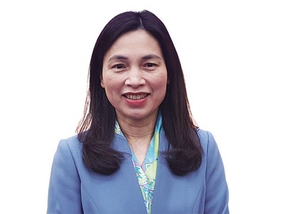 Bà Trần Thị Huệ, Phó giám đốc Kho bạc 99Kl99 trực tiếp đá gà. 