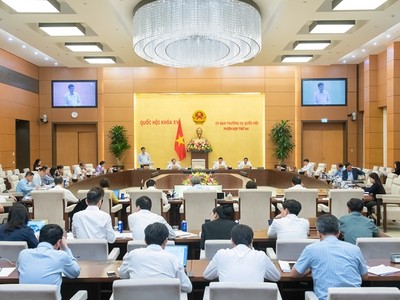Phiên họp chiều 17/4 của Ủy ban Thường vụ Quốc hội. 