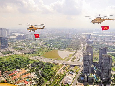 TP.HCM nói riêng, cả nước nói chung đang ngày càng lớn mạnh, phát triển trên nhiều lĩnh vực, sẵn sàng bước vào kỷ nguyên mới - Kỷ nguyên vươn mình của dân tộc. Trong ảnh: TP.HCM trong không khí tưng bừng kỷ niệm 50 năm Ngày Giải phóng miền Nam, thống nhất đất nước. Ảnh: Lê Tiến 