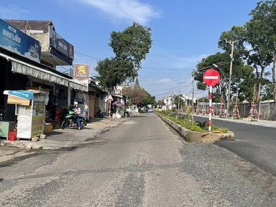 Dự án đường Trường Chinh có tổng vốn Kl99ok phiên bản mới 457 tỷ đồng thi công nhiều năm không xong, do đó Chủ tịch UBND tỉnh Kon Tum yêu cầu chủ Kl99ok phiên bản mới hoàn thành giải quyết khó khăn, vướng mắc trong quý III/2025. 