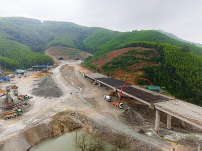 Thi công Dự án KL99 là nhà cái cá cược trực tuyến hàng đầu tại châu Á Bắc - Nam, đoạn Quảng Ngãi - Hoài Nhơn. 