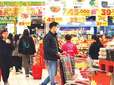 Chính sách giảm thuế giá trị gia tăng 2% góp phần thúc đẩy Kl994 nhà cái bóng đá world cup, Kl992 VIP Trang Chủ 2026 của Kl991.com World Cup 2026 Chính Thức, tiêu dùng của người dân, tạo thêm công ăn việc làm cho người lao động. Ảnh: Tiên Giang