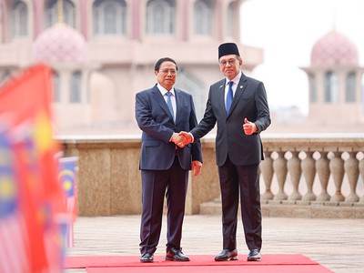 Thủ tướng Kl993 ưu đãi thưởng hấp dẫn Phạm Minh Chính và Thủ tướng Malaysia Anwar Ibrahim. Ảnh: Nhật Bắc 