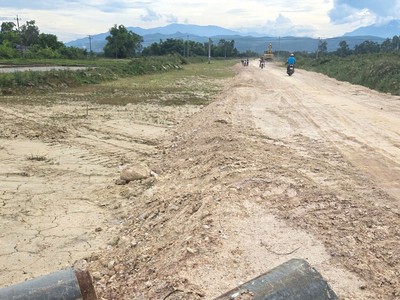 Công trường đường vành đai phía Bắc tỉnh Quảng Nam đoạn qua xã Điện Tiến (thị xã Điện Bàn) sau hơn 8 tháng thi công (ảnh chụp chiều 30/5/2025). Ảnh: Hà Minh