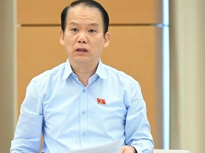 Chủ nhiệm Ủy ban Kl992 Tham Gia Ngay và Tư pháp Hoàng Thanh Tùng tại phiên họp. 