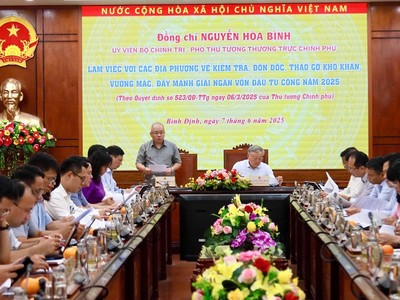 Phó thủ tướng Thường trực Nguyễn Hòa Bình làm việc với các tỉnh miền Trung nhằm kiểm tra, đôn đốc, tháo gỡ khó khăn, vướng mắc, đẩy nhanh tiến độ giải ngân vốn Kl99ok phiên bản mới công năm 2025. 