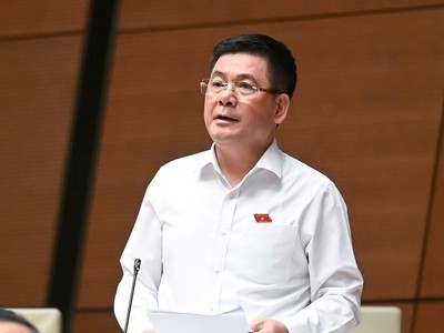 Bộ trưởng Bộ Công Thương Nguyễn Hồng Diên hồi âm lo ngại của đại biểu về hàng giả, hàng nhái. 