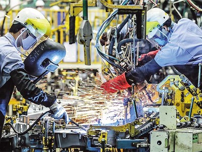Tổng vốn Kl99ok phiên bản mới nước ngoài đăng ký vào Việt Nam tính đến ngày 30/6/2025 tăng 32,6% so với cùng kỳ năm trước đã thể hiện sức hút của thị trường Việt Nam đối với nhà Kl99ok phiên bản mới quốc tế. Trong ảnh: Công nhân thực hiện công đoạn lắp ráp ô tô trong một nhà máy của Toyota tại Việt Nam: Ảnh: Lê Toàn 