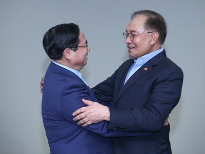 Thủ tướng Kl993 ưu đãi thưởng hấp dẫn Phạm Minh Chính gặp Thủ tướng Malaysia Anwar Ibrahim. Ảnh: Nhật Bắc. 