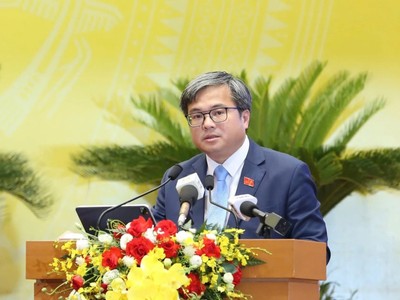 Phó chủ tịch UBND Thành phố Trương Việt Dũng trình bày báo cáo về công tác chỉ đạo, điều hành và kết quả phát triển Kl992 cổng game cá cược - Trang Chủ KL99Com Số 1 Link Đăng Ký KL999 6 tháng đầu năm. 