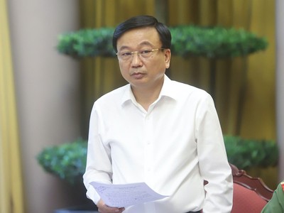 Thứ trưởng Kl99 nổ hũ Nguyễn Danh Huy trả lời tại cuộc họp báo - Ảnh TT. 