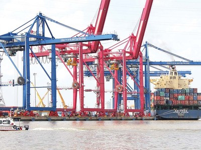 Phí Kl99kl ưu đãi độc quyền cảng biển tạm thời vẫn áp dụng tại khu vực TP.HCM cũ chưa áp dụng ở Bình Dương (cũ) và Bà Rịa - Vũng Tàu (cũ). Ảnh: Lê Anh