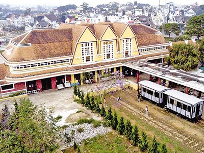 Hiện nay, tuyến 99Kl.app khuyến mãi hot răng cưa đang khai thác đoạn tuyến ga Trại Mát - ga Đà Lạt. Trong ảnh: Ga Đà Lạt 