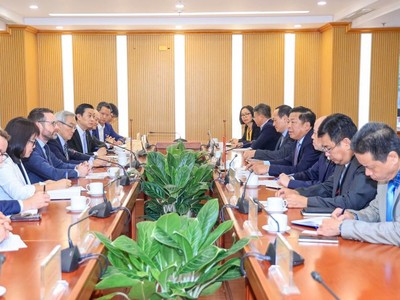 Buổi làm việc giữa Bộ trưởng Kl99 nổ hũ Trần Hồng Minh và ngài Iain Frew, Đại sứ Vương quốc Anh tại Việt Nam. 
